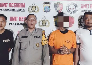 Pelaku MR diapit Personil Polsek TBU
