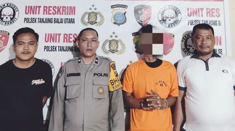 Pelaku MR diapit Personil Polsek TBU