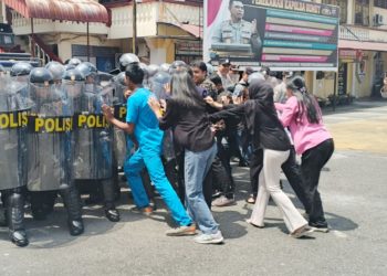 Para personil Polres Pematangsiantar saat latihan Dalmas