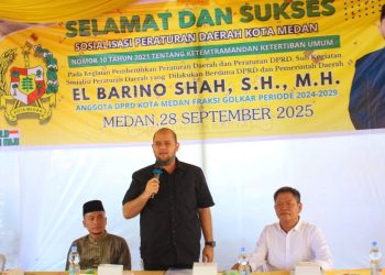 Ketua Fraksi Golkar DPRD Medan El Barino Shah SH MH saat sosper Perda No 10 Tahun 2021 tentang ketentraman dan ketertiban umum. (Foto Ist)