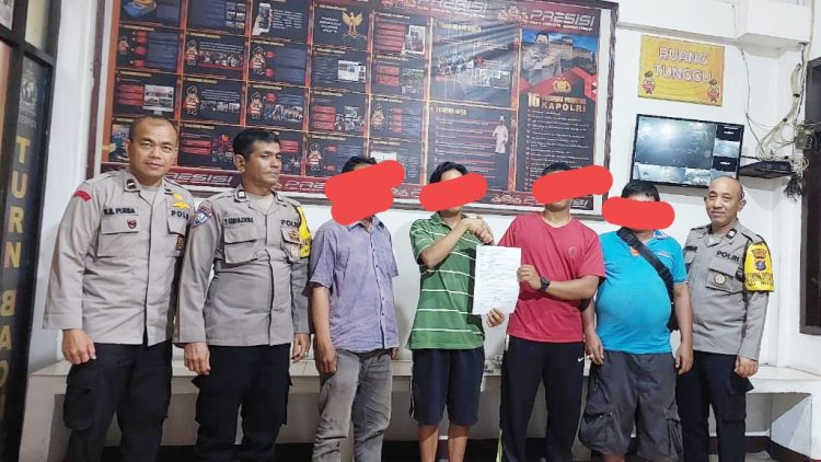 Piket SPKT dan Bhabinkamtibmas Kelurahan Sukadame AIPTU P. Simanjuntak menyelesaikan dugaan penganiayaan di Jalan Patuan Anggi