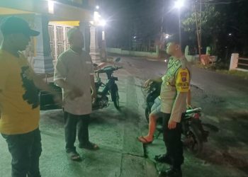 personil piket Polsek Siantar Barat melakukan pengecekan di Jalan Singosari Gang Sumber Sari