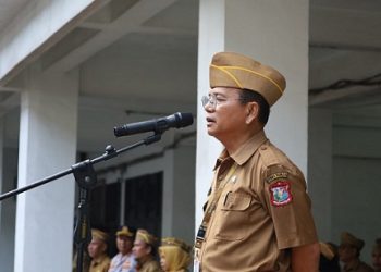 Asisten Administrasi dan Umum, Walman Riadi P Girsang, saat memimpin Apel Gabungan Pemerintahan di lingkungan Pemko Tanjungbalai