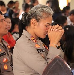 Kapolres Pematangsiantar AKBP Sah Udur T.M. Sitinjak SH. SIK. MH mengikuti Kebaktian Minggu bersama masyarakat di Gereja Paroki St. Yosef
