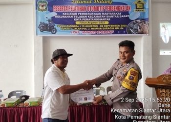Bhabinkamtibmas Kelurahan Teladan BRIPKA Irwan Surya Darma menghadiri undangan Penutupan Pelatihan Automotive Perbengkelan
