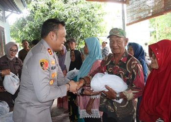 Kapolres Tanjungbalai AKBP Welman Feri, SIK, MIK bersama dengan Forkopimda melaksanakan kegiatan Pendistribusian Infaq