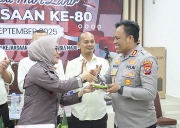apolres Tanjungbalai AKBP Welman Feri, S.I.K., M.I.K, bersama Forkopimda memberikan surprise ke kantor Kejari Tanjungbalai