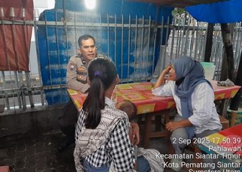 Bhabinkamtibmas Kelurahan Siopat Suhu AIPDA V.R.S. Garingging ST bersama Piket Unit Samapta Brigadir Chalres Nainggolan gerak cepat mengamankan seorang anak dibawah umur membawa bayi berumur 9 bulan