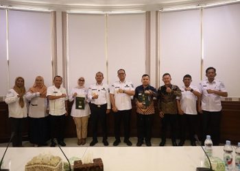 Wali Kota Tanjungbalai, Mahyaruddin Salim B bersama Kepala BNNK Tanjungbalai Henry Pahala Marbun dan Kepala BPOM di Tanjungbalai, Yanti Agustini penandatanganan NPHD dan BAST Hibah Tanah