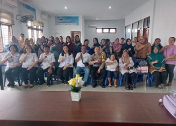 Bhabinkamtibmas Kelurahan Kahean AIPDA H.E. Pane menghadiri undangan Pertemuan Lintas Sektoral Lokakarya Mini UPTD Puskesmas Kahean Tahun 2025