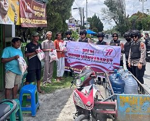 Srikandi Polwan Polres Pematangsiantar Patroli Dialogis dan bagikan beras kepada warga yang membutuhkan