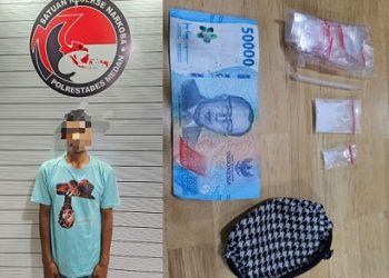 Penjual sabu yang diringkus polisi. (Foto Ist)