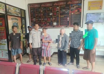 Piket SPKT dan Bhabinkamtibmas menyelesaikan masalah dugaan penganiayaan yang terjadi di Jalan Hulubalang