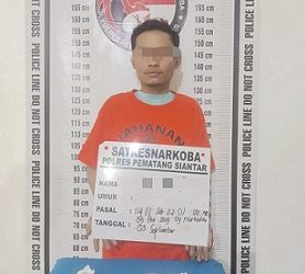 Tersangka PDS alias Pindo beserta barang bukti