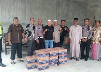 Sat Lantas Polres Tanjungbalai Bagikan Minuman ke Mesjid