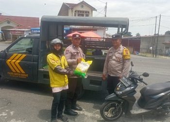 Polsek Siantar Marihat Polres Pematangsiantar dipimpin AIPTU Poltak Sinambela melaksanakan Kegiatan Gerakan Pangan Murah (GPM) di Jalan Farel Pasaribu