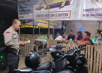 Personil Polsek Siantara Utara pengecekan di Warung Tuak Pak Hatihoran