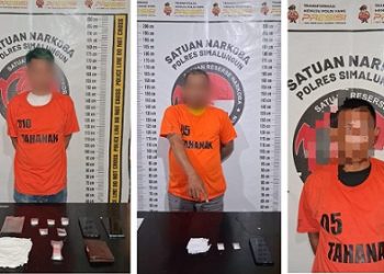 Tersangka Riko Sihotang alias Pak Yo dan kedua anak buahnya