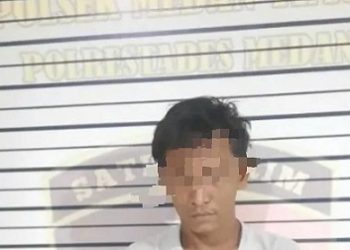 Jukir pemukul ojol yang ditangkap Polsek Medan Timur. (Foto Ist)