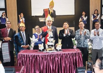 Wali Kota Pematangsiantar Wesly Silalahi SH MKn diwakili Sekda Junaedi Antonius Sitanggang SSTP MSi, menghadiri acara Perayaan HUT ke-19 GBI Gedung Putih. 