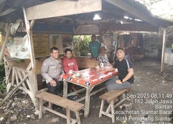 Piket Bhabinkamtibmas AIPTU Alexander dan AIPTU Wellinton Nababan melaksanakan Patroli Kampung Bebas dari Narkoba (KBN) di Jalan Jawa