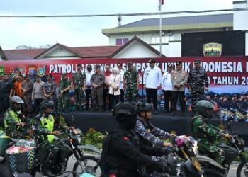 Gubsu Bobby Nasution saat melepas 480 personel Patroli Gabungan Simpatik, yang membawa 28.000 ton beras serta bahan pangan lainnya. (Foto Ist)