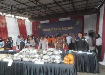 Polrestabes Medan musnahkan barang bukti narkoba di halaman Mako Polrestabes Medan (Foto Ist)