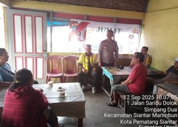 Piket Bhabinkamtibmas melaksanakan kegiatan Jumat Curhat Kamtibmas kepada masyarakat Jalan Saribudolok, Kelurahan Nagahuta