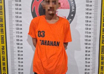 Tersangka Andika Putra Nasution beserta barang bukti