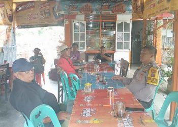 Bhabinkamtibmas Kelurahan Nagapitu AIPTU S. Ambarita melaksanakan patroli dan sambang di Jalan Medan Gang Air Bersih