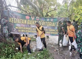 Personil Polsek Siantar Martoba Ikuti Karya Bakti HUT TNI ke 80 di Sungai Pancur Lima Pasar Pagi
