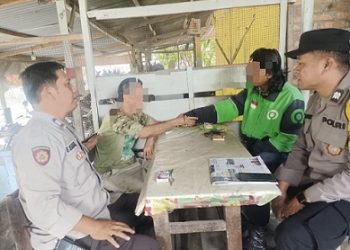 Piket SPKT dan Bhabinkamtibmas pengecekan TKP dan mediasi dugaan penganiayaan di Jalan TB. Simatupang