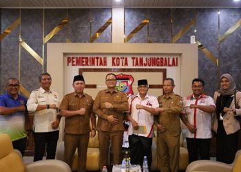 Wakil Wali Kota Tanjungbalai, Muhammad Fadly Abdina menerima audiensi dari Pengurus Kota Persatuan Drum Band Indonesia (PDBI) Kota Tanjungbalai