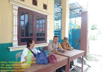 Bhabinkamtibmas Kelurahan Parhorasan Nauli melaksanakan sambang kepada masyarakat