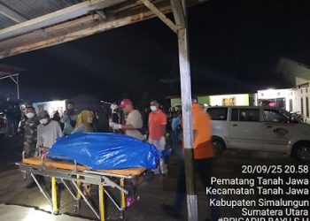 Personil Poslek Tanah Jawa saat evakuasi jenajah korban, ES