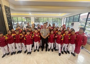 Parade Pocil Binaan Sat Lantas Polres Pematangsiantar photo bersama Kapolda Sumut Irjen Pol Wisnu Hermawan usai tampil 