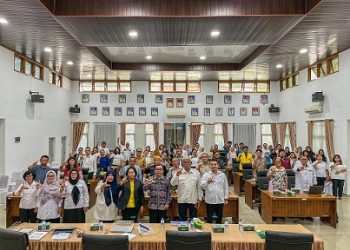 Wali Kota Pematangsiantar Wesly Silalahi SH MKn diwakili Staf Ahli Bidang Pembangunan Drs Daniel Siregar membuka acara Sosialisasi Pelestarian Naskah Kuno