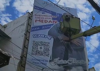 Penertiban reklame di Kota Medan. (Foto Ist)