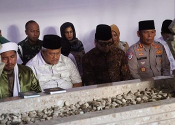 Kapolres Simalungun AKBP Marganda Aritonang, S.H., S.I.K., M.M menghadiri acara Haul Ke-16 Tuan Guru Batak (TGB) Serambi Babussalam Simalungun Al'-Arif Billah Syekh Abdurrahman Rajagukguk Al Khalidy Naqsyabandi Qs