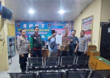 Ka. SPKT Polres Pematangsiantar IPDA Hotmen L.R Saragih SH bersama Bamin menyelesaikan dugaan perkelahian di Taman Bunga dengan Problem Solving