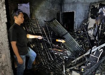 Polisi saat lakukan olah TKP