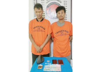 kedua tersangka, MS dan KA beserta barang bukti