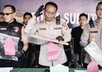 Kapolres Nias, AKBP Agung SDC saat paparan peristiwa penganiyaan anak kepada ayah. (Foto Ist)