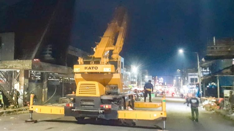 Jembatan Penyeberangan Pasar Horas di Jalan Merdeka Dibongkar