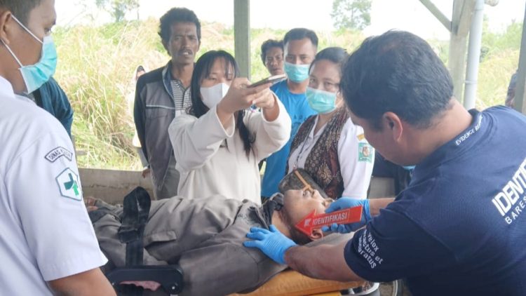 jenajah korban FST  saat dievakuasi di TKP