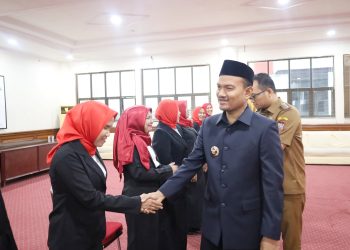 Wali Kota Tanjungbalai, Mahyaruddin Salim melantik 13 Pejabat dilingkungan Pemerintah Kota Tanjungbalai.
