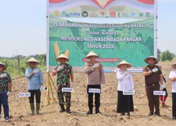 Kapolresta Deli Serdang, Kombes Pol Hendria Lesmana, S.I.K. M.Si bersama Forkopimda mengikuti kegiatan Tanam Jagung Serentak Kuartal IV