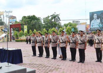 Kapolres Tanjungbalai AKBP Welman Feri, S.I.K. M.I.K memimpin langsung upacara Serah Terima Jabatan (Sertijab) 2 Kabag, 2 Kasat dan 3 Kapolseķ