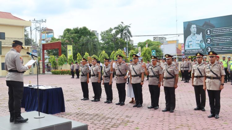 Kapolres Tanjungbalai AKBP Welman Feri, S.I.K. M.I.K memimpin langsung upacara Serah Terima Jabatan (Sertijab) 2 Kabag, 2 Kasat dan 3 Kapolseķ