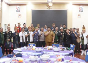 Kapolres Simalungun AKBP Marganda Aritonang, S.H., S.I.K., M.M., menghadiri Rapat Koordinasi percepatan penyelesaian persoalan tanah PT TPL dengan masyarakat Lamtoras